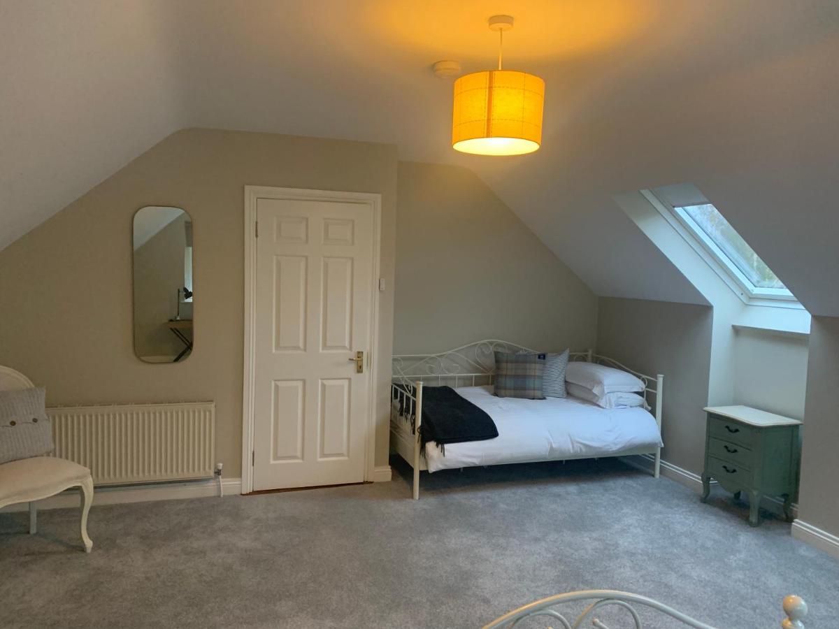 The Mews Villa Newbridge  Luaran gambar